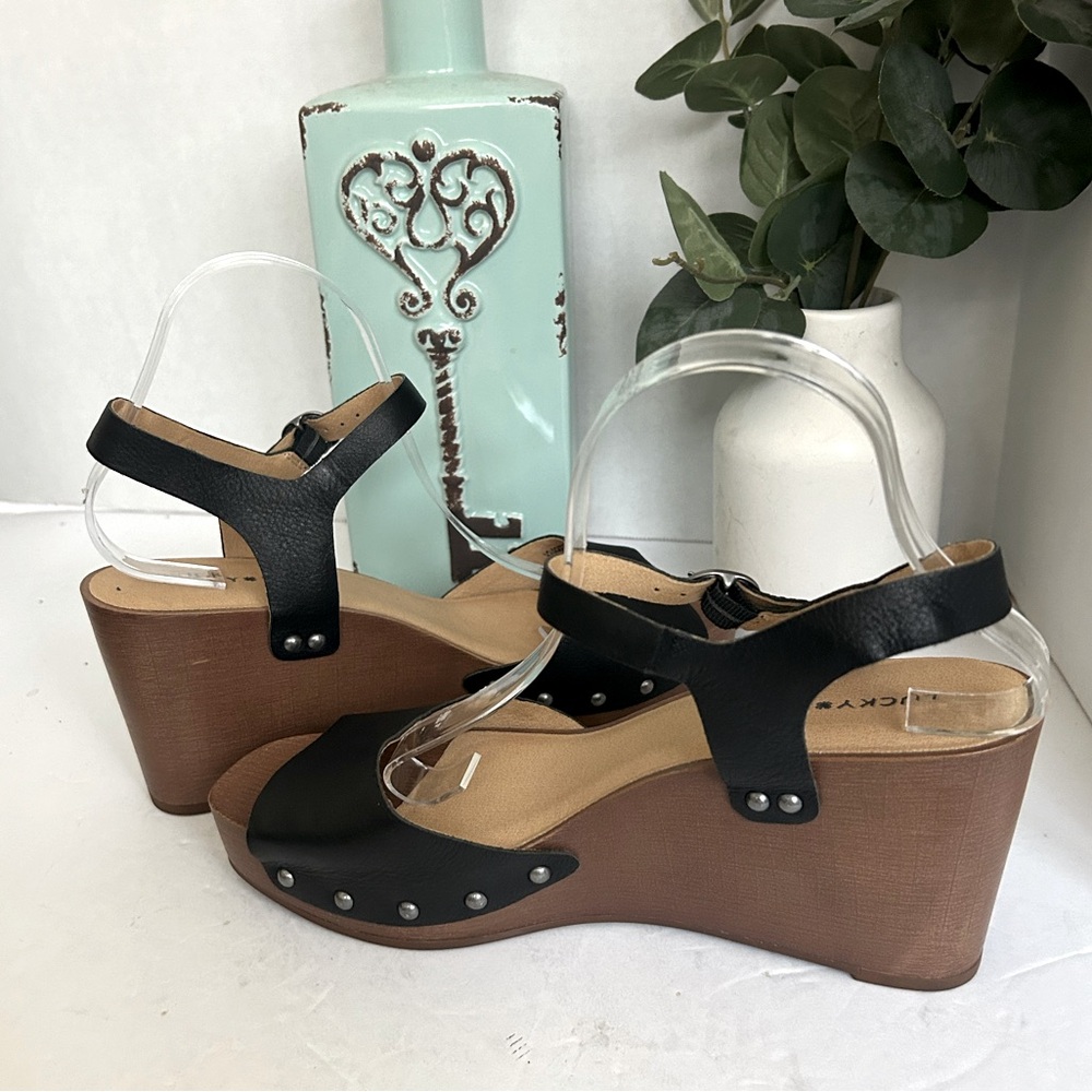 NWOT! Lucky Brand Zashti Black Wedge Sandals. Size 10 - Picture 8 of 14